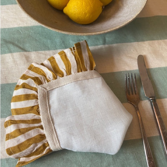 NEW Set of 4 Amuse La Bouche Ochre Candy Stripe Napkins 100% Linen - Picture 1 of 6